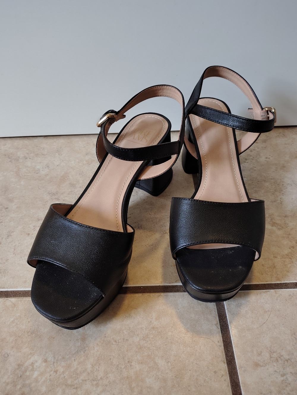 Classic Black Leather Block Heel Sandal with Ankle Strap Size 7